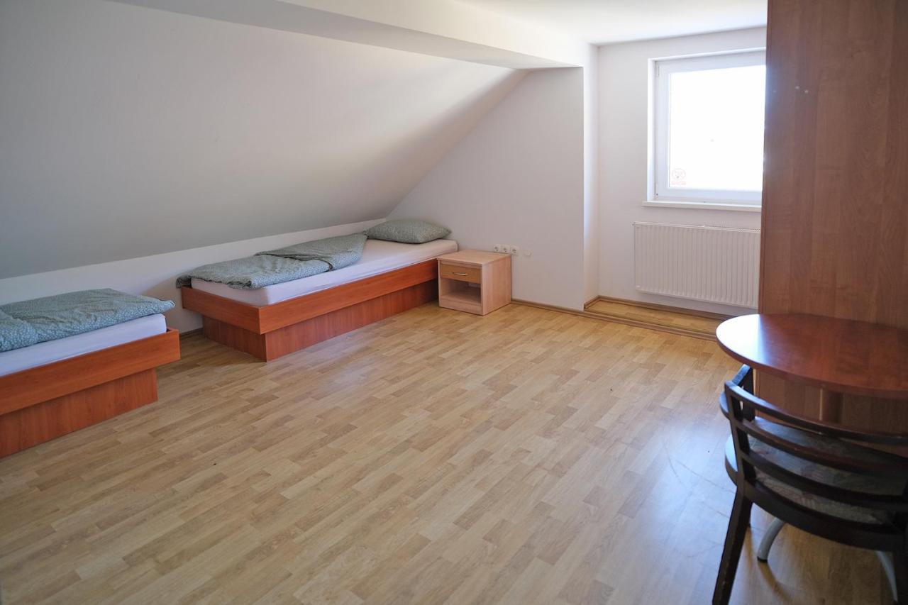 Sostanj Velenje Ravne Sobe Rooms Vrtacnik D O O Extérieur photo