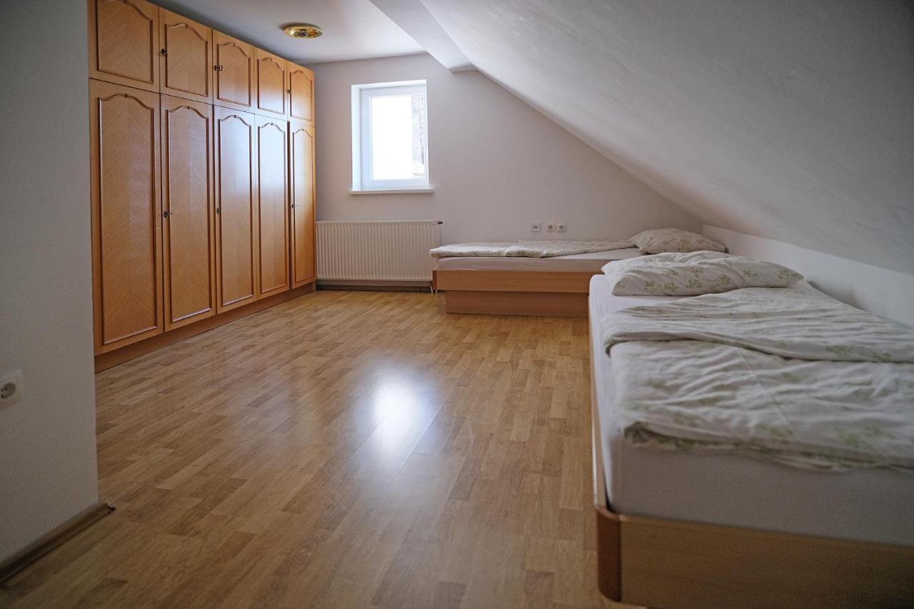 Sostanj Velenje Ravne Sobe Rooms Vrtacnik D O O Extérieur photo