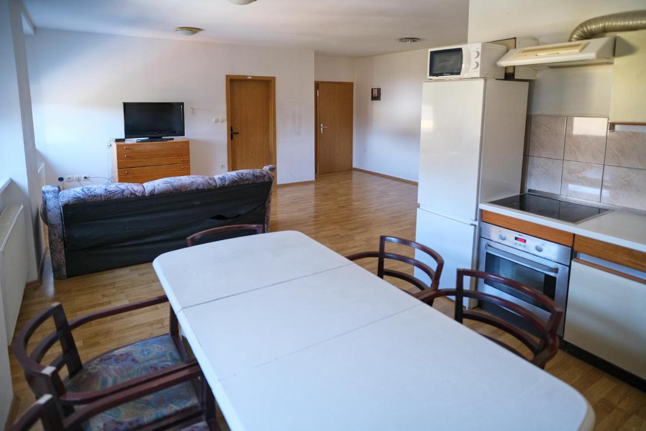 Sostanj Velenje Ravne Sobe Rooms Vrtacnik D O O Extérieur photo