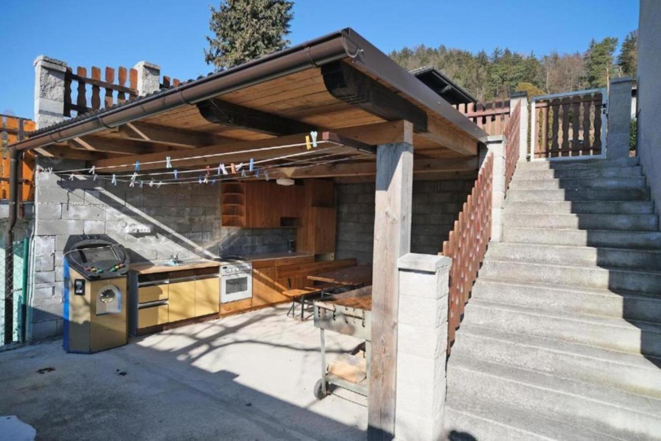 Sostanj Velenje Ravne Sobe Rooms Vrtacnik D O O Extérieur photo