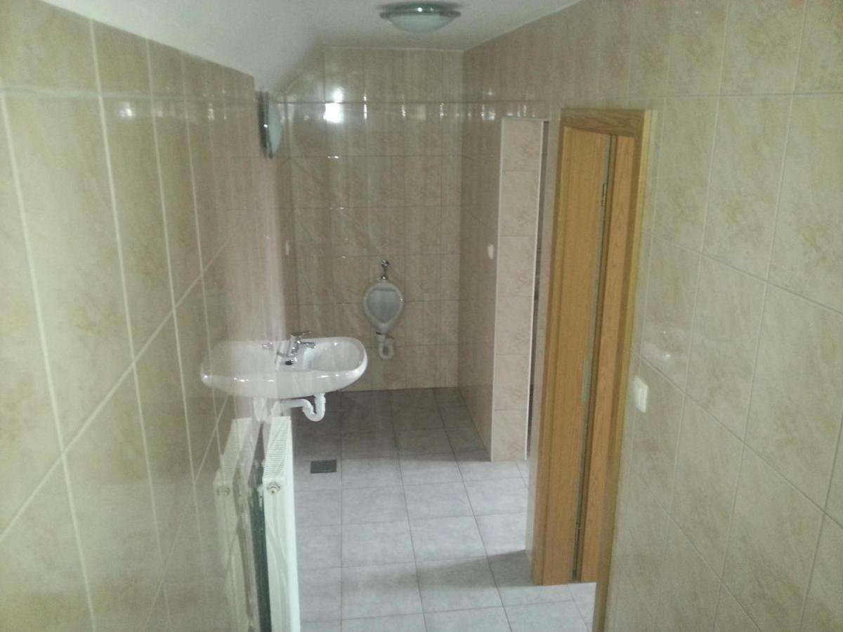 Sostanj Velenje Ravne Sobe Rooms Vrtacnik D O O Extérieur photo