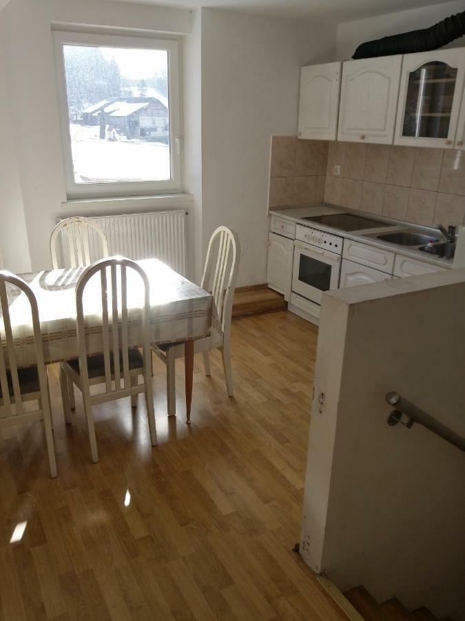 Sostanj Velenje Ravne Sobe Rooms Vrtacnik D O O Extérieur photo
