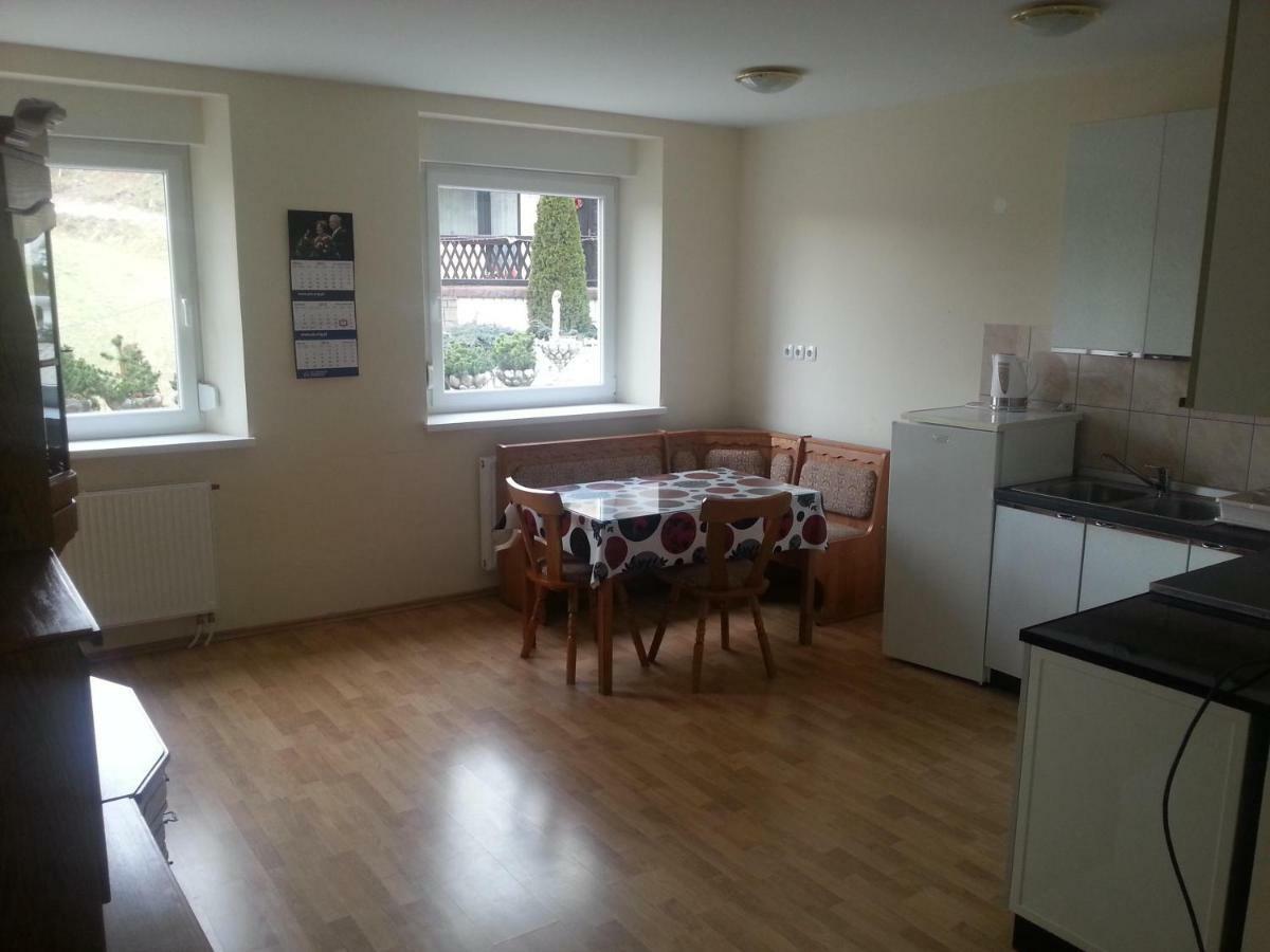 Sostanj Velenje Ravne Sobe Rooms Vrtacnik D O O Extérieur photo